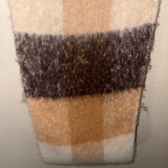 Scarf - Picture 2 of 7